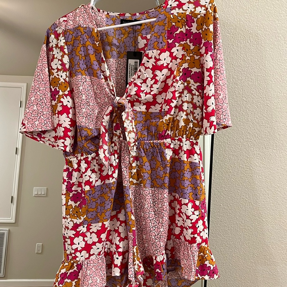 BooHoo floral romper. New with tags. Size US 8.